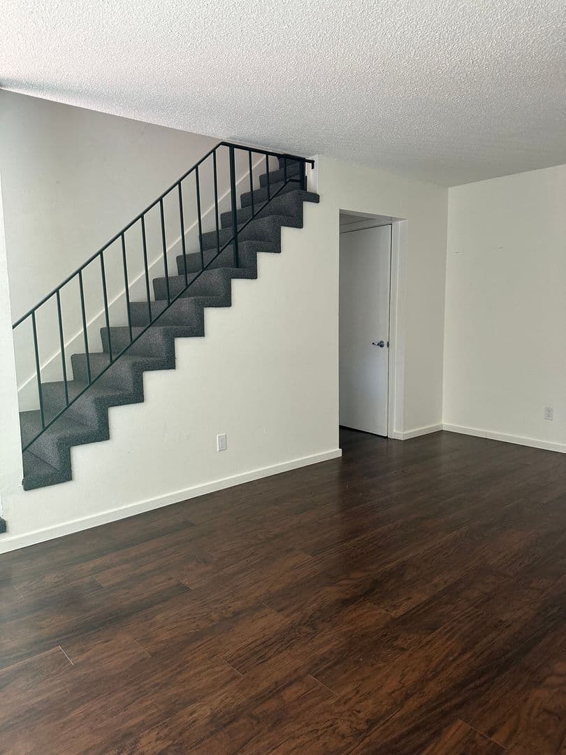 Portland Apartment: 117 SE 30th Place