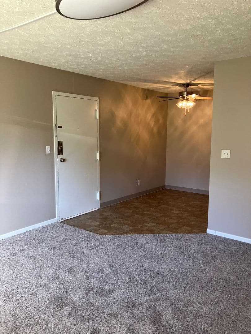 Omaha Apartment: 6917 Wright Plz