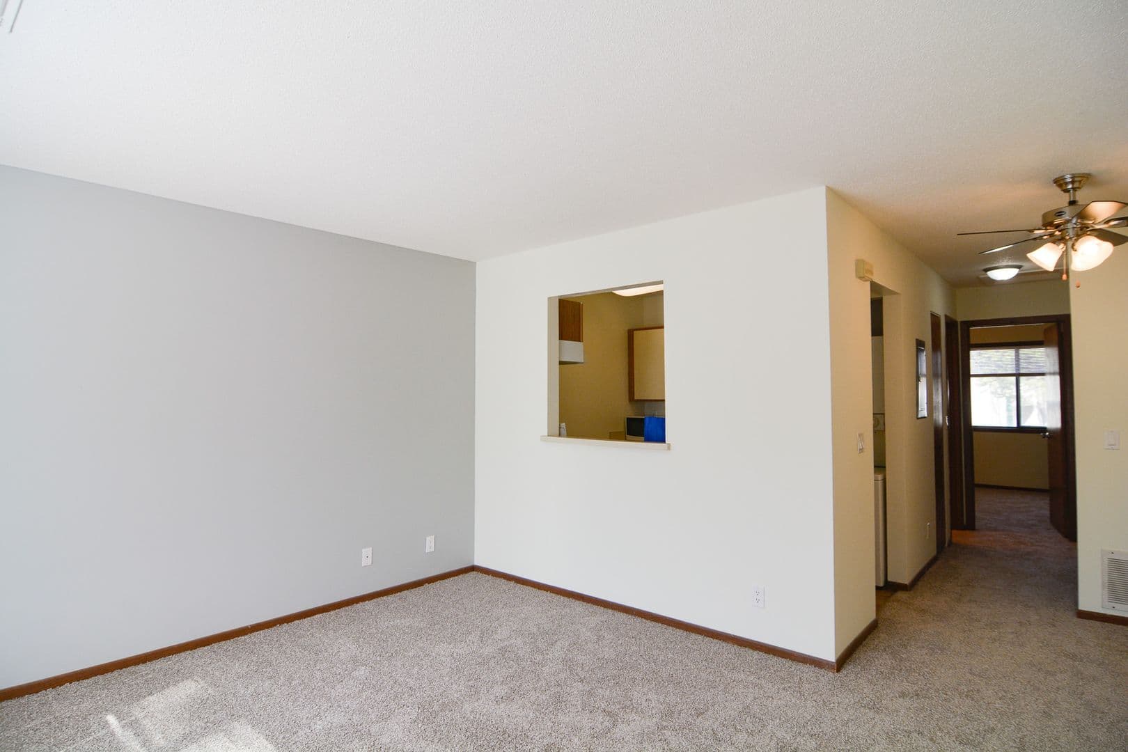 Omaha Apartment: 3222 S 68th Plaza