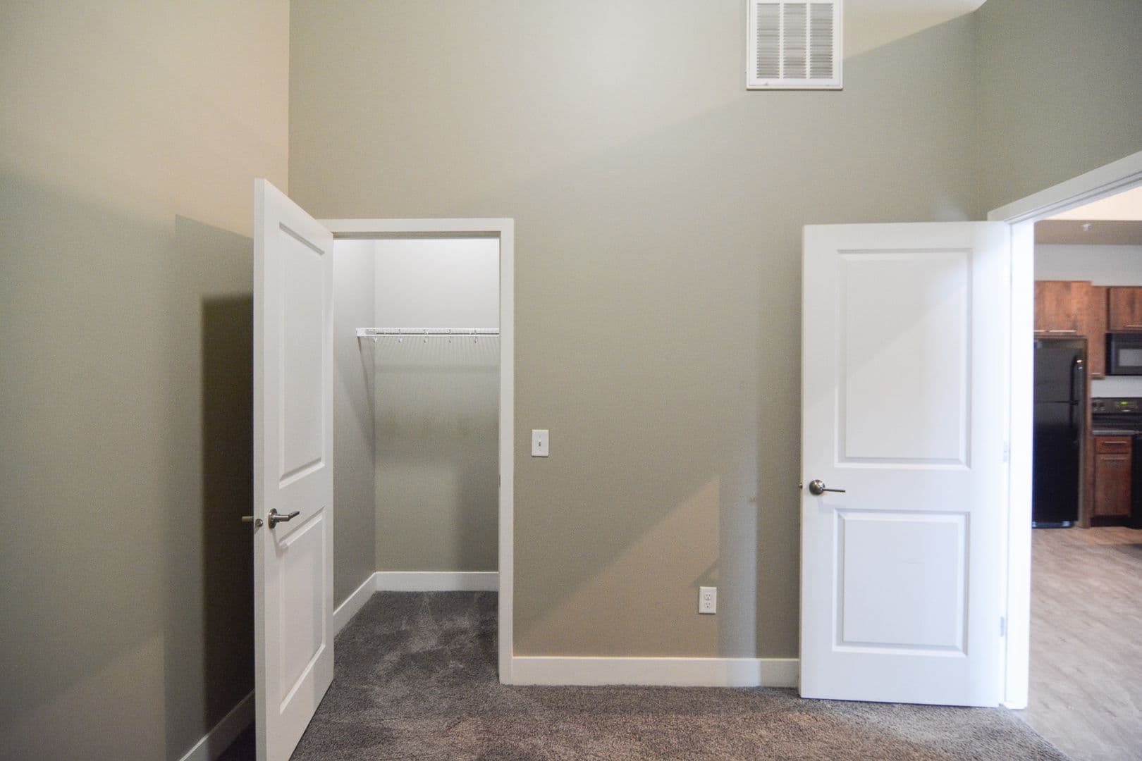 Omaha Apartment: 306 S 24th Street