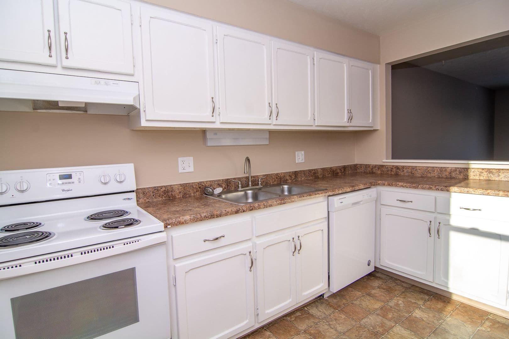 Omaha Townhome: 556 N 88th Plz