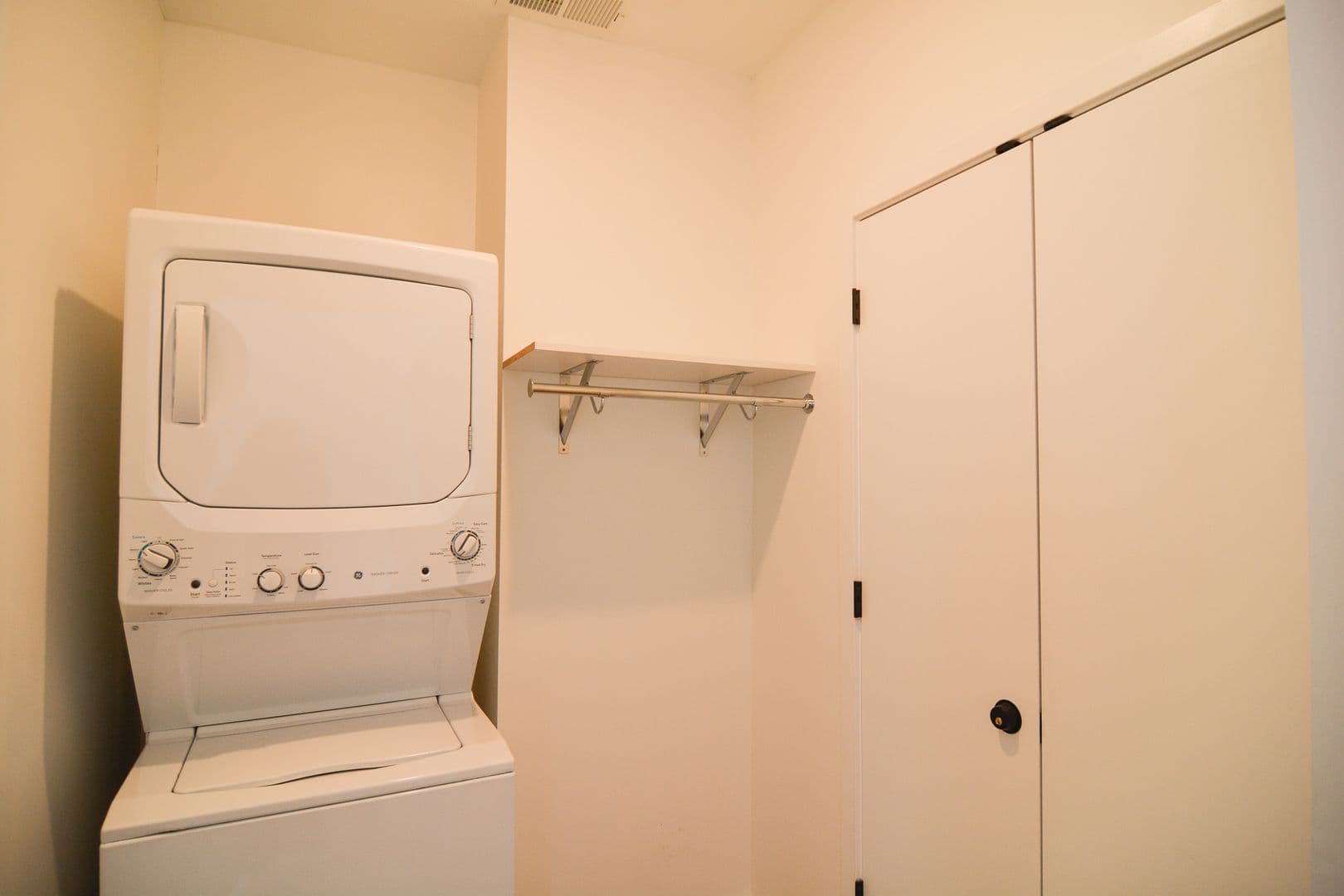 Omaha Apartment: 925 Pierce Street