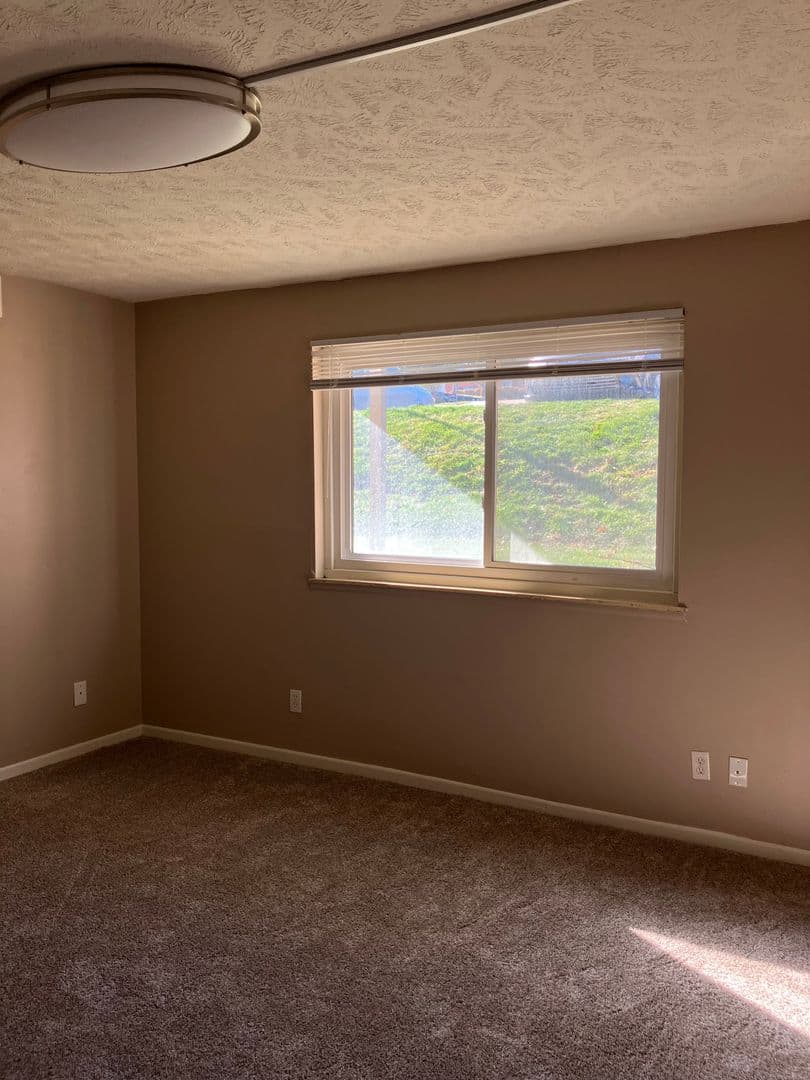 Omaha Apartment: 6917 Wright Plz