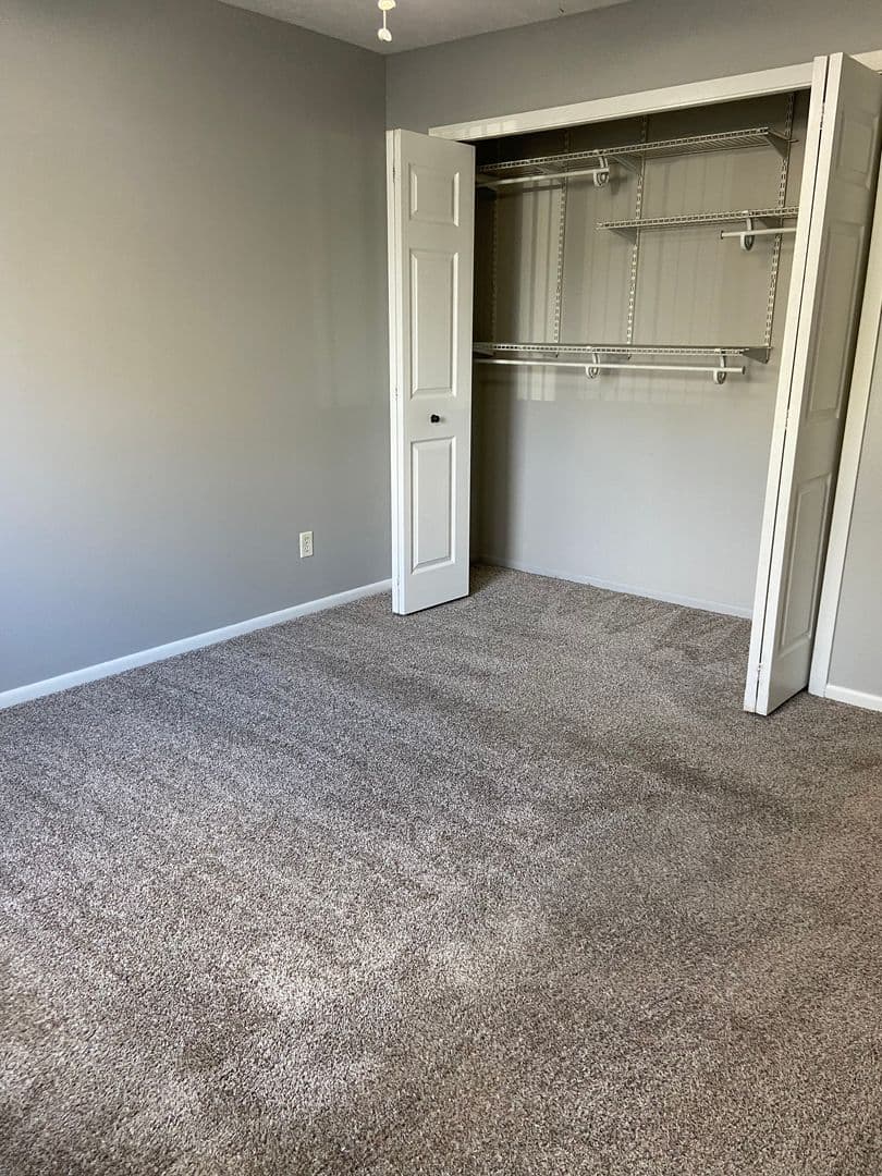 Omaha Apartment: 950 S 69th Street