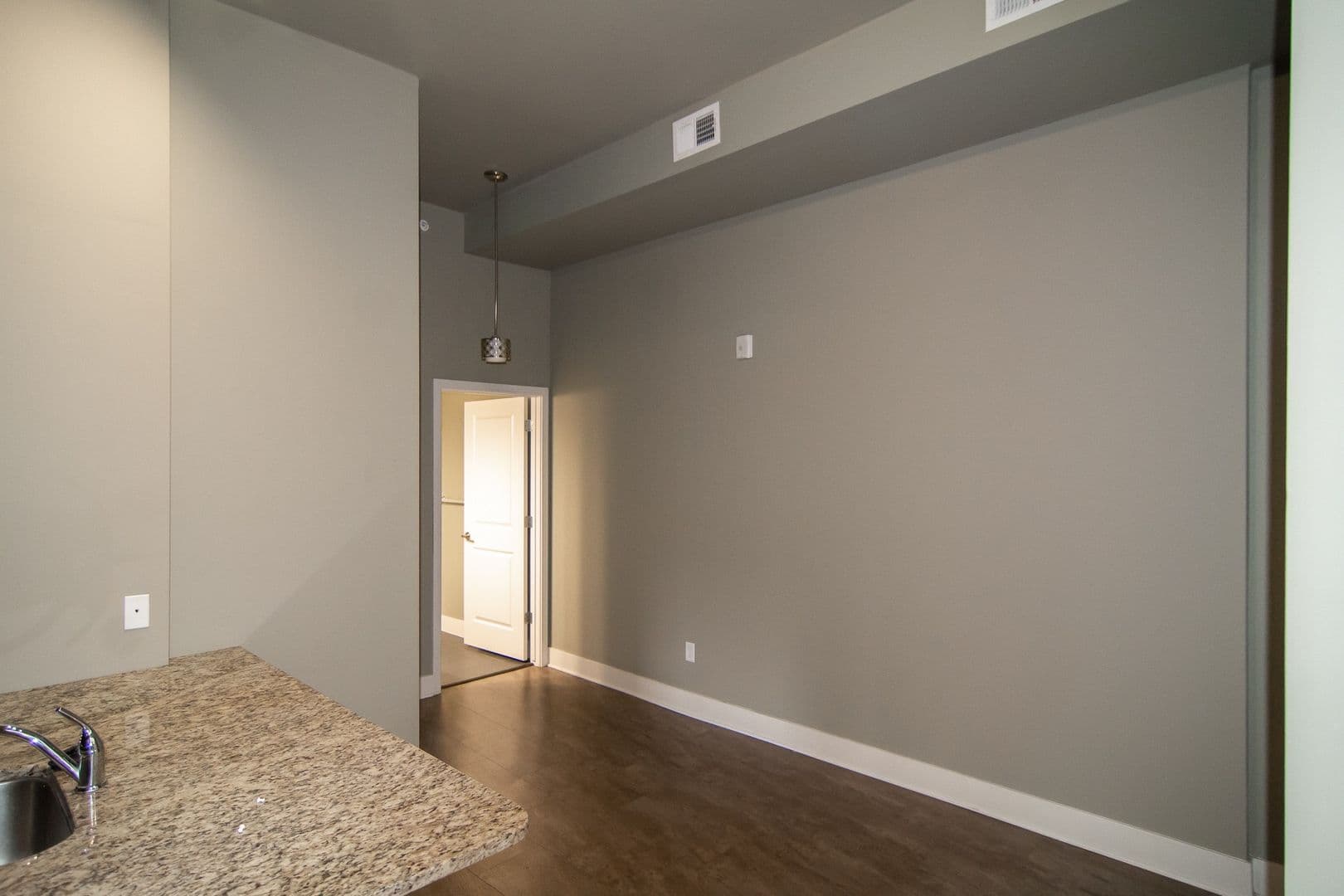 Omaha Apartment: 306 S 24th Street