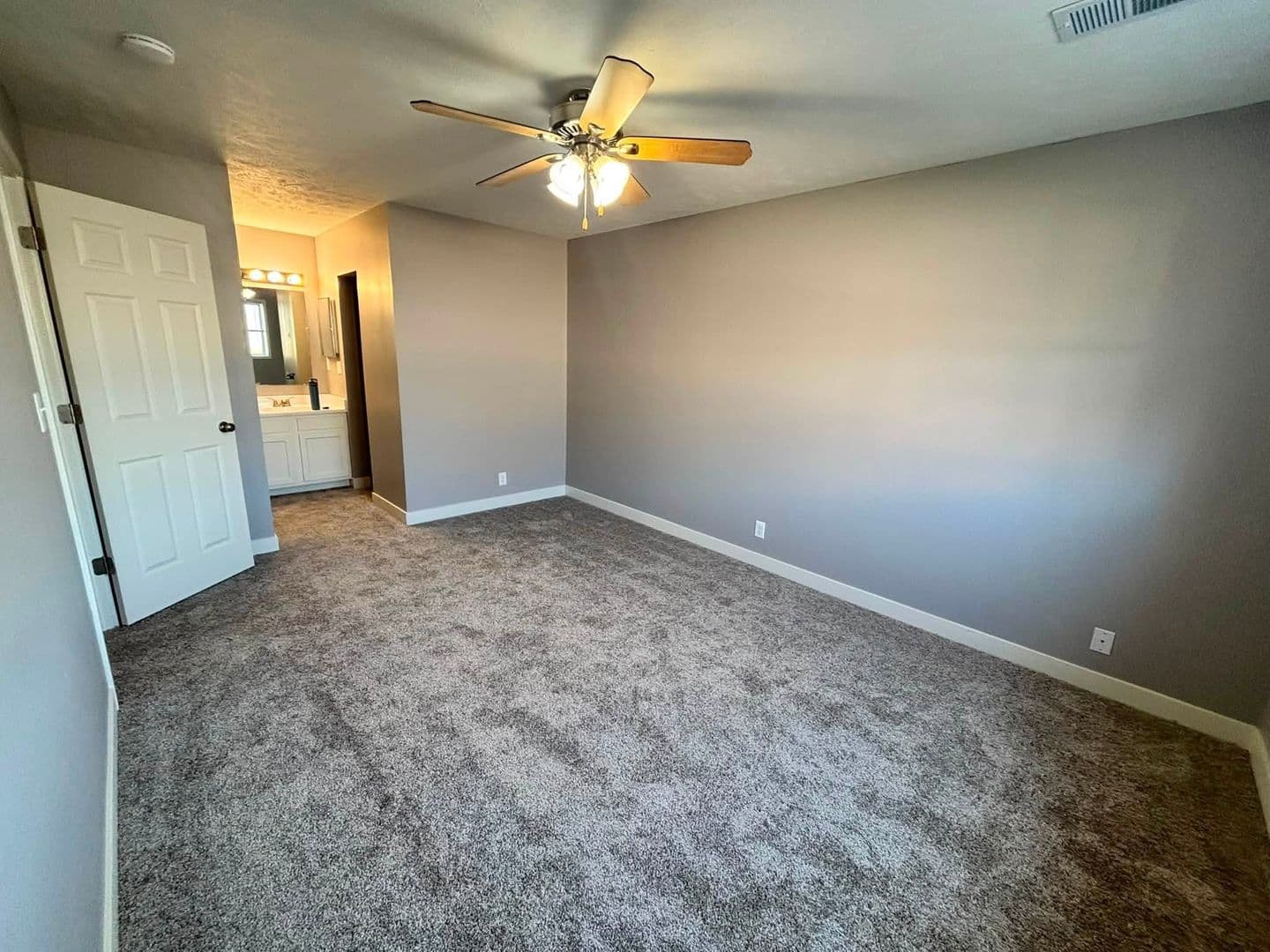 Lincoln Apartment: 1507 Superior Street, #02