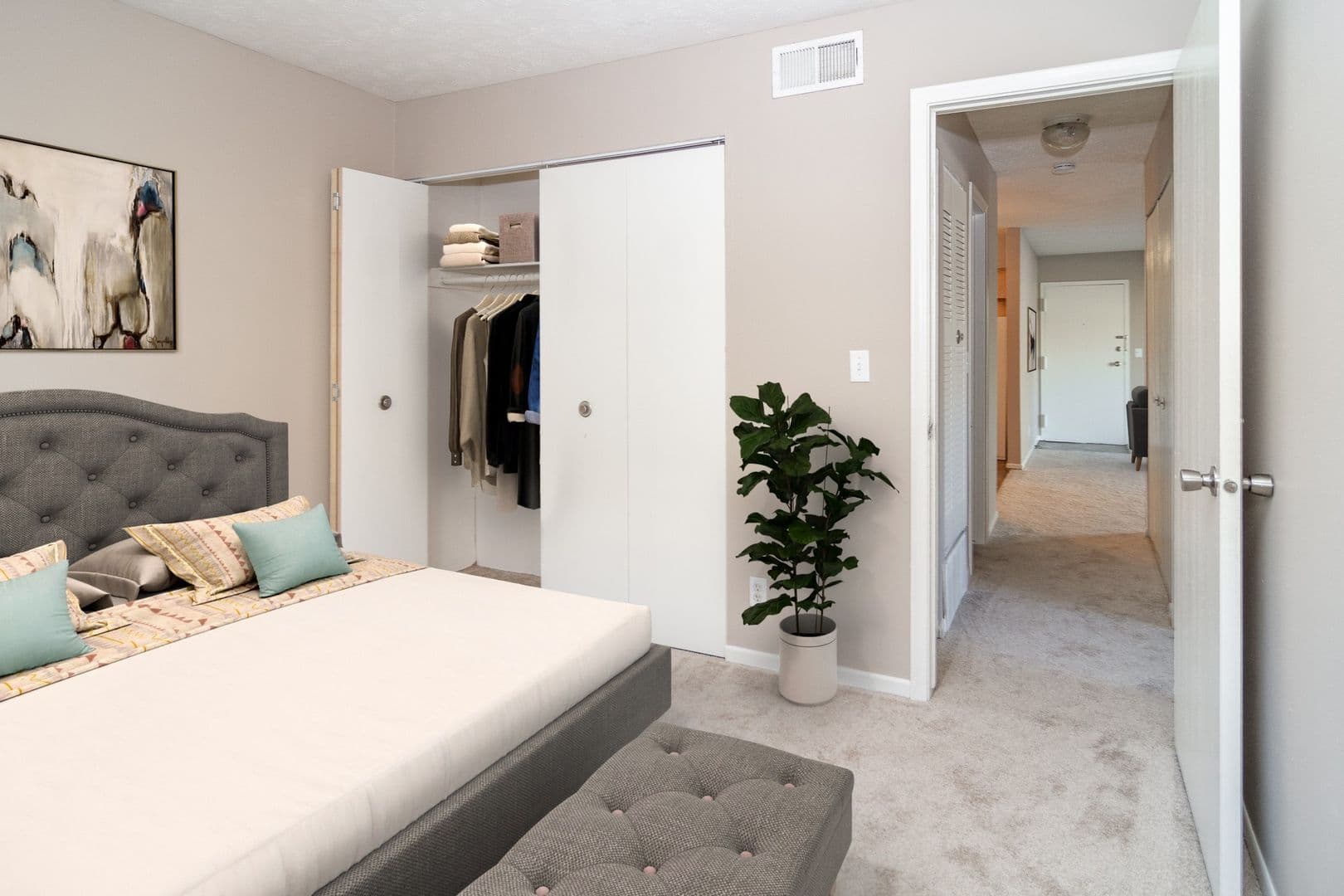 Omaha Apartment: 6917 Wright Plz