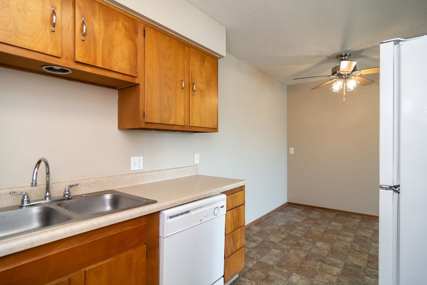 Omaha Apartment: 556 N 88th Plz