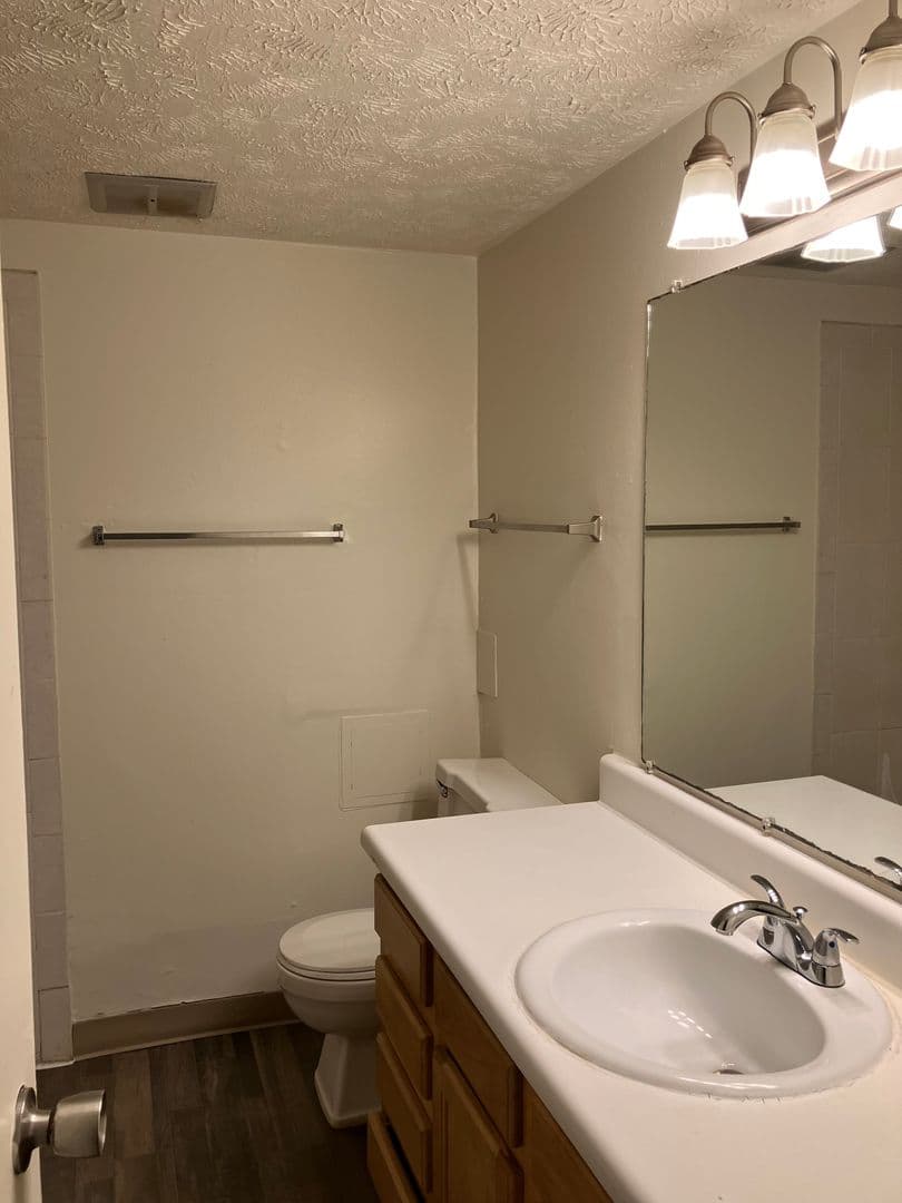 Omaha Apartment: 6917 Wright Plz