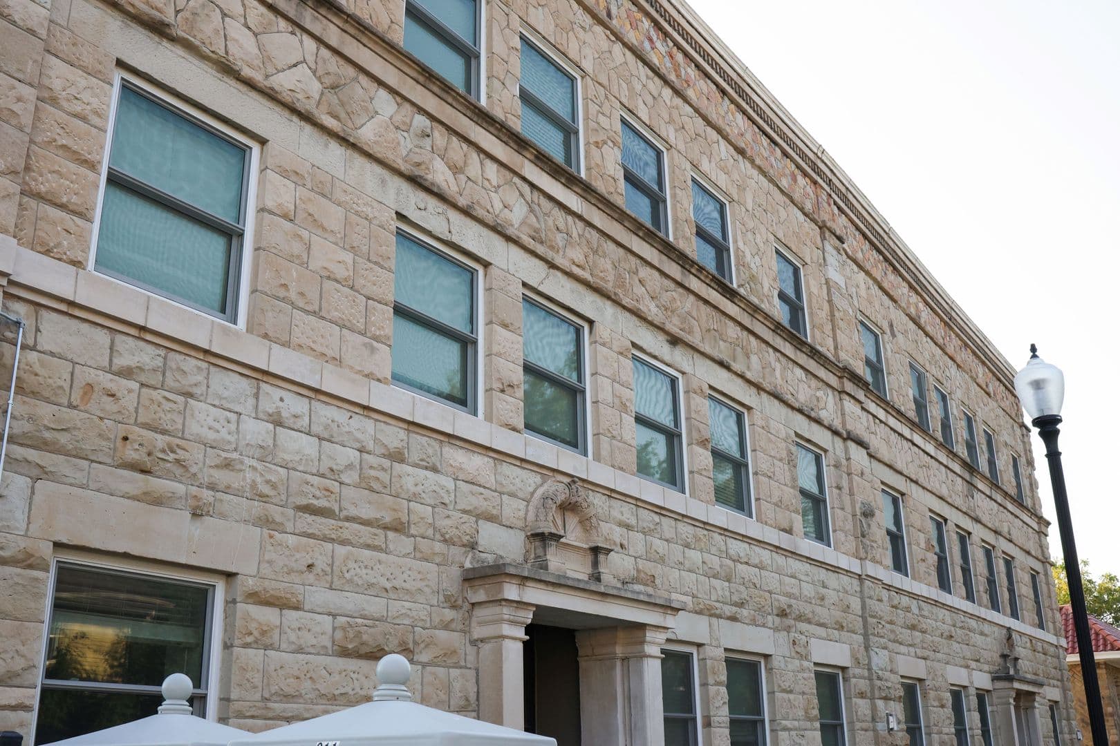 Omaha Apartment: 907 South 25th Street