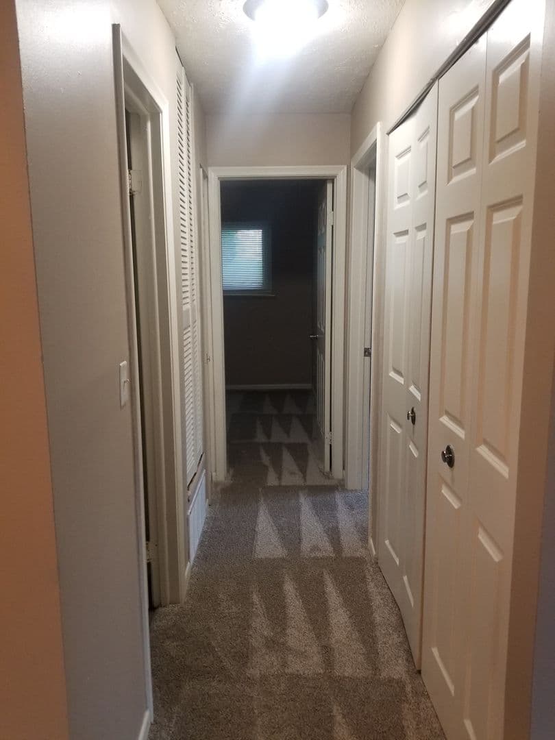 Omaha Apartment: 6917 Wright Plz