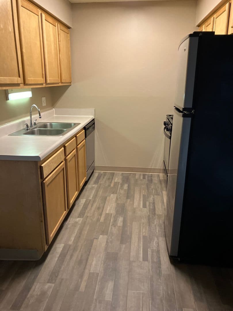 Omaha Apartment: 6917 Wright Plz