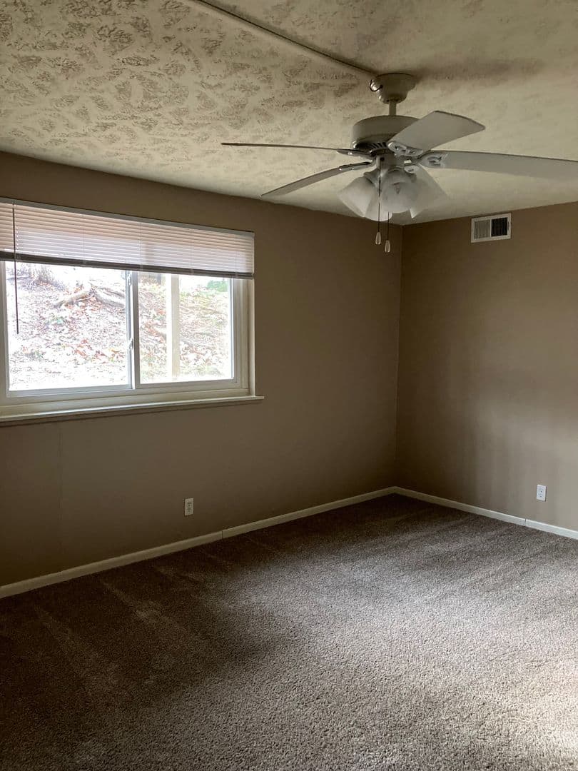 Omaha Apartment: 6917 Wright Plz