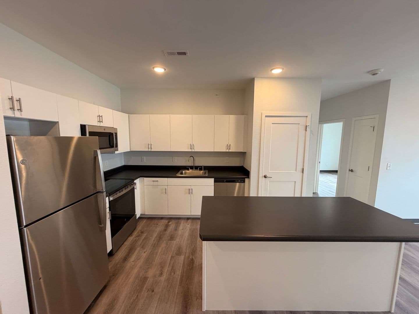Lincoln Apartment: 420 South 18th Street