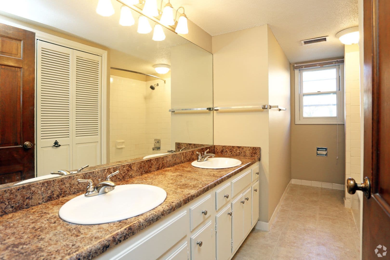 Omaha Apartment: 11766 Wakeley Plz