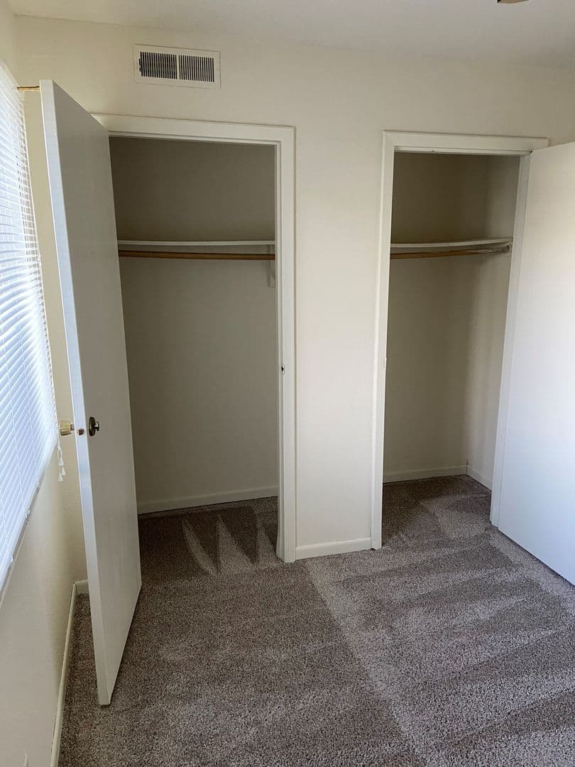 Omaha Apartment: 5806 S 141st Plz