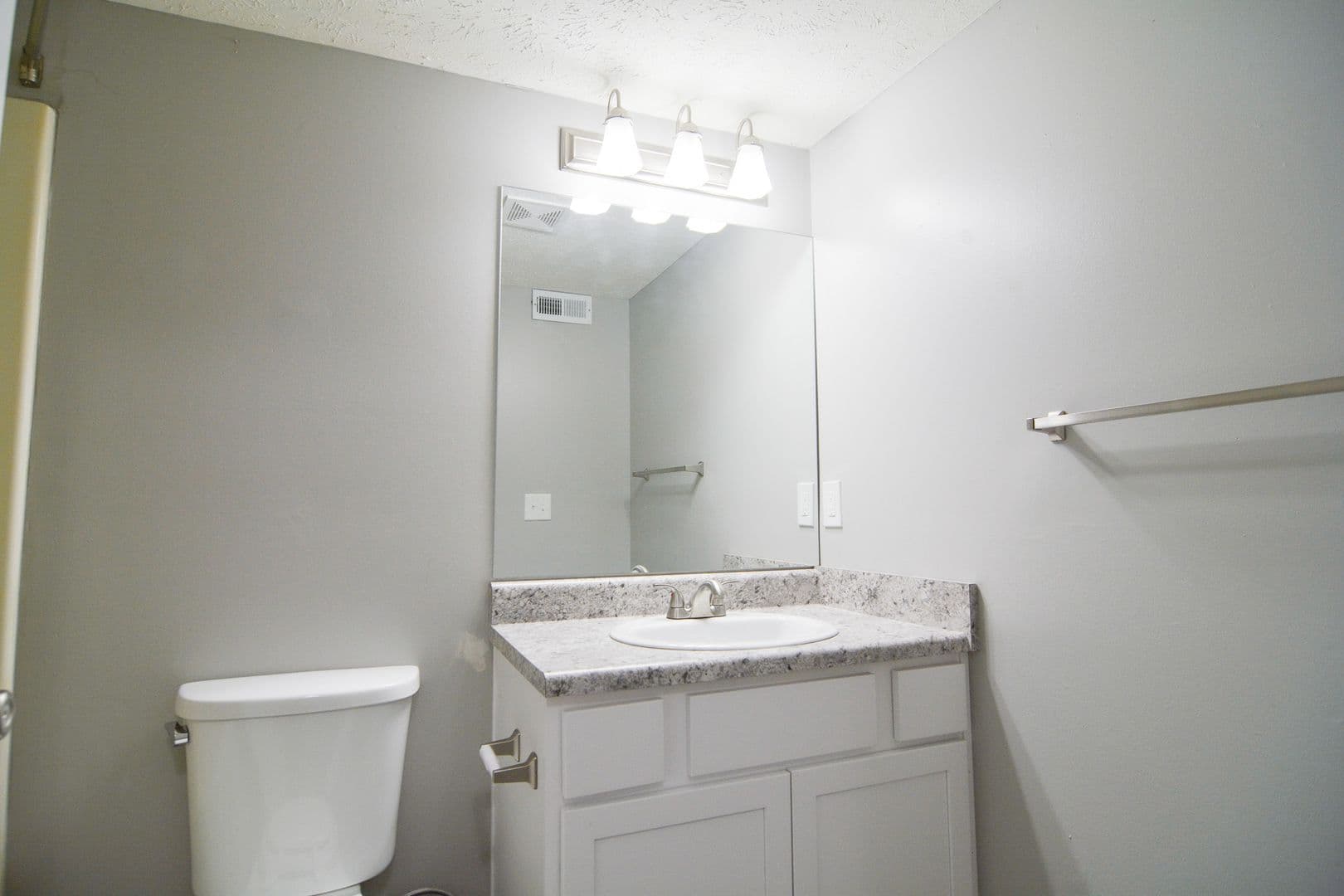 Bellevue Apartment: 1106 Grenoble Drive #17