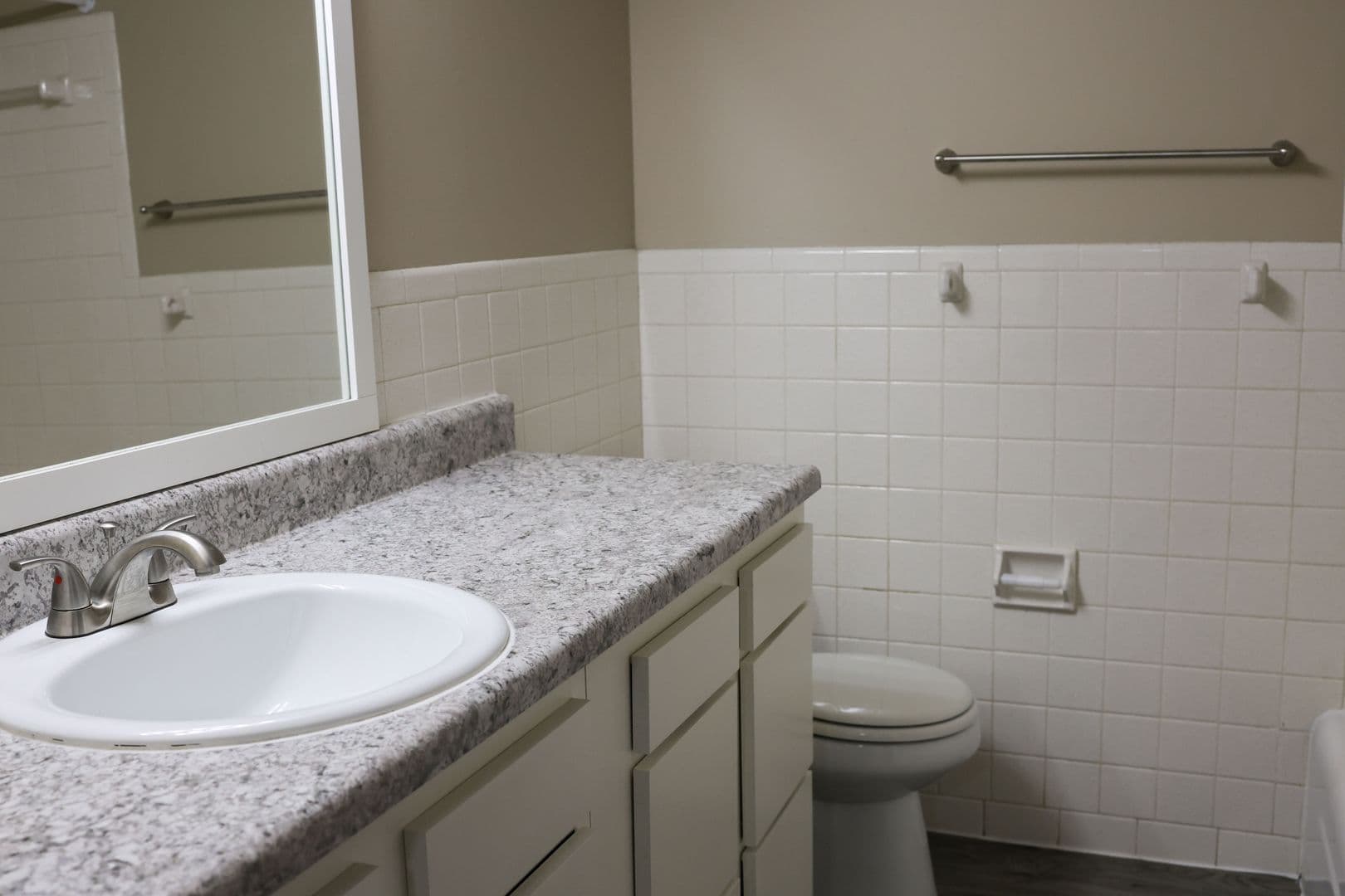 Omaha Apartment: 2323 Village Court
