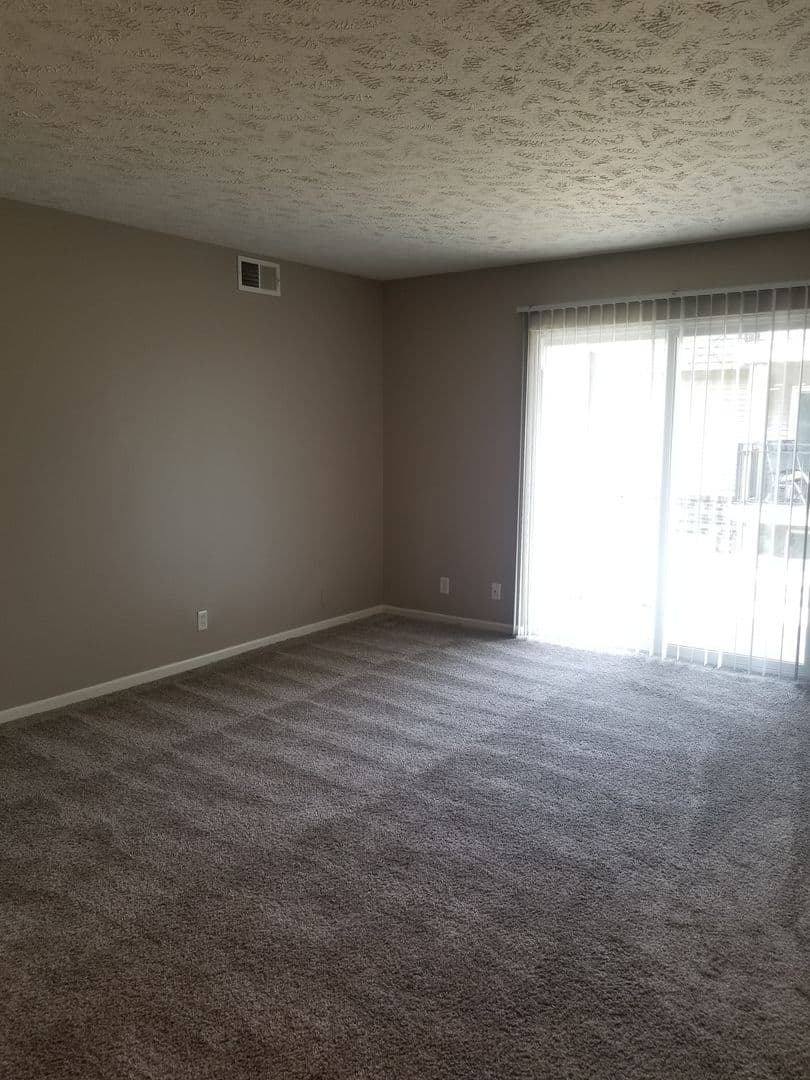 Omaha Apartment: 6917 Wright Plz