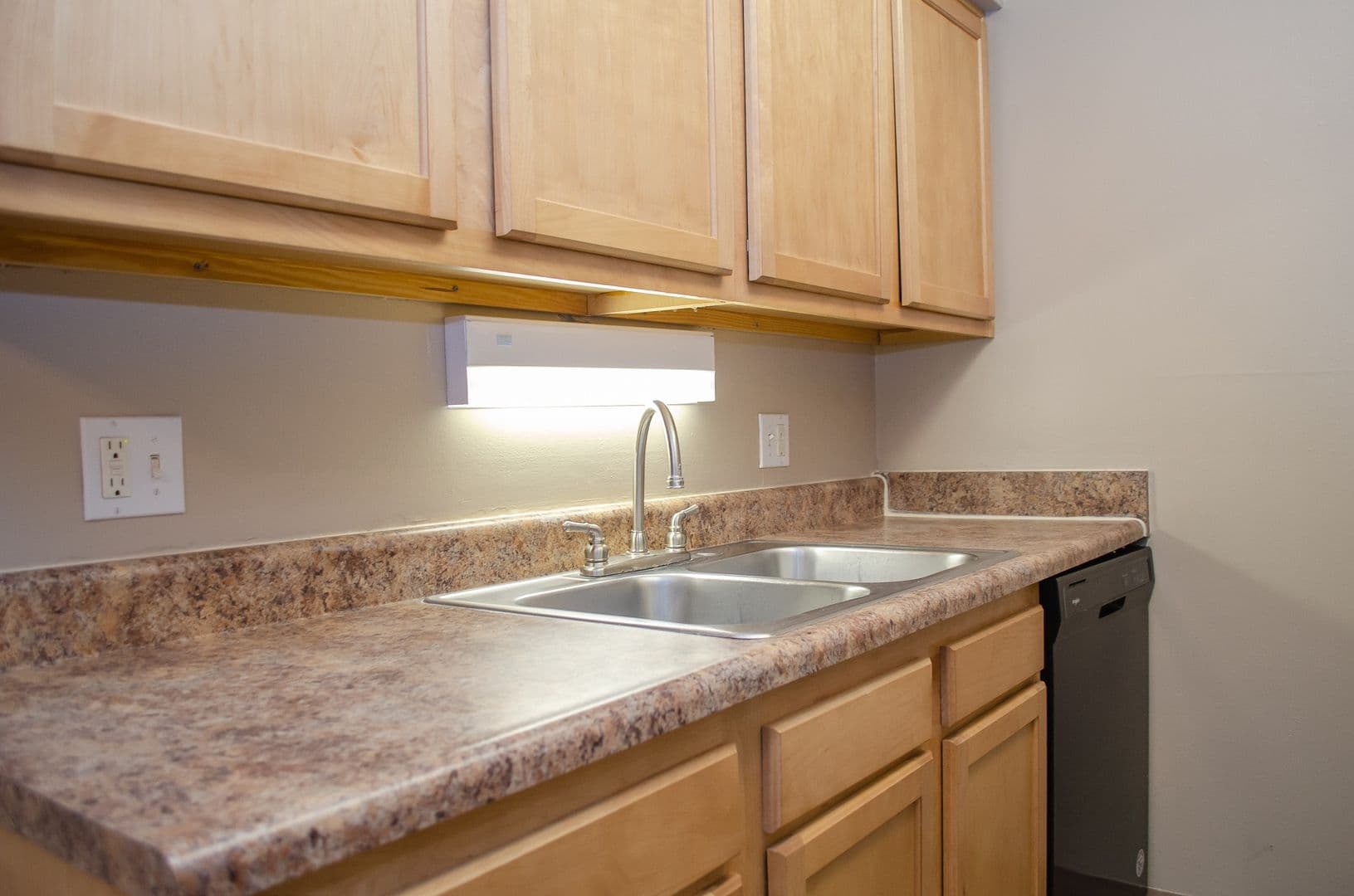 Omaha Apartment: 6917 Wright Plz