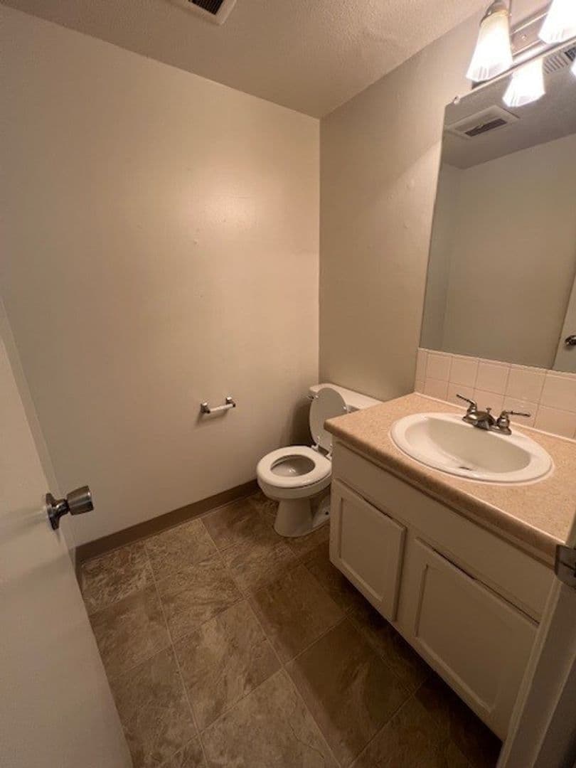 Omaha Apartment: 8500 Ohern