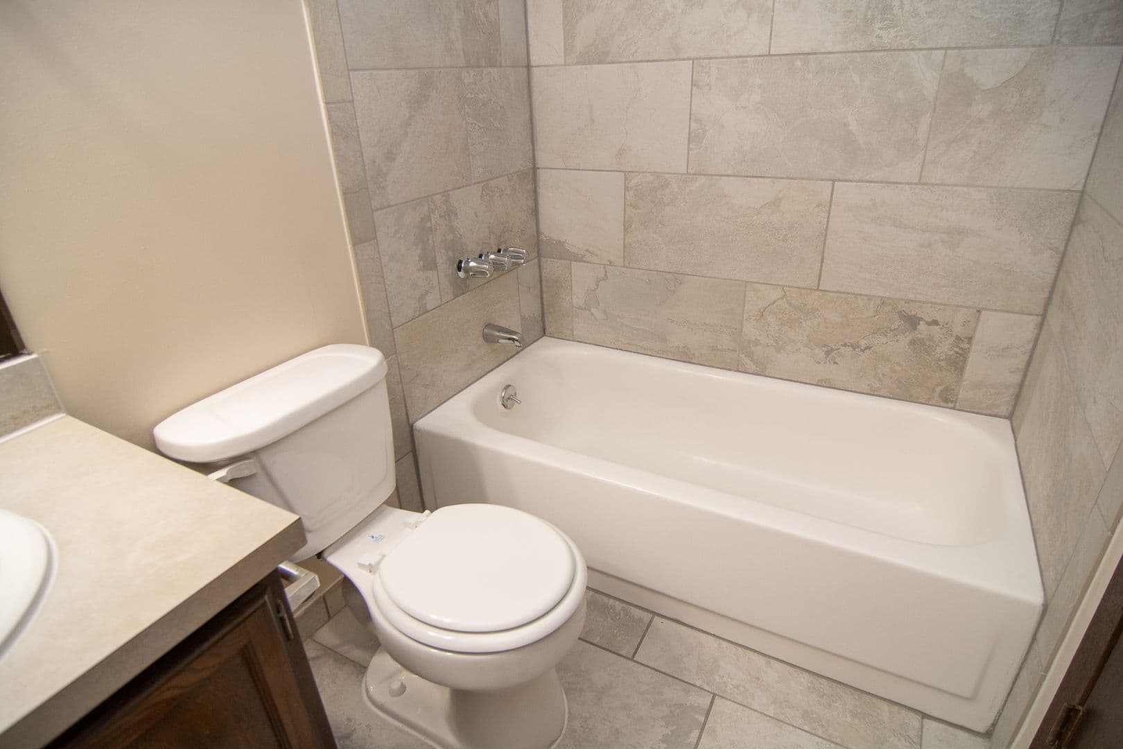 Omaha Apartment: 950 S 69th Street
