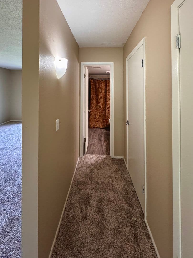Omaha Apartment: 2306 Village Court