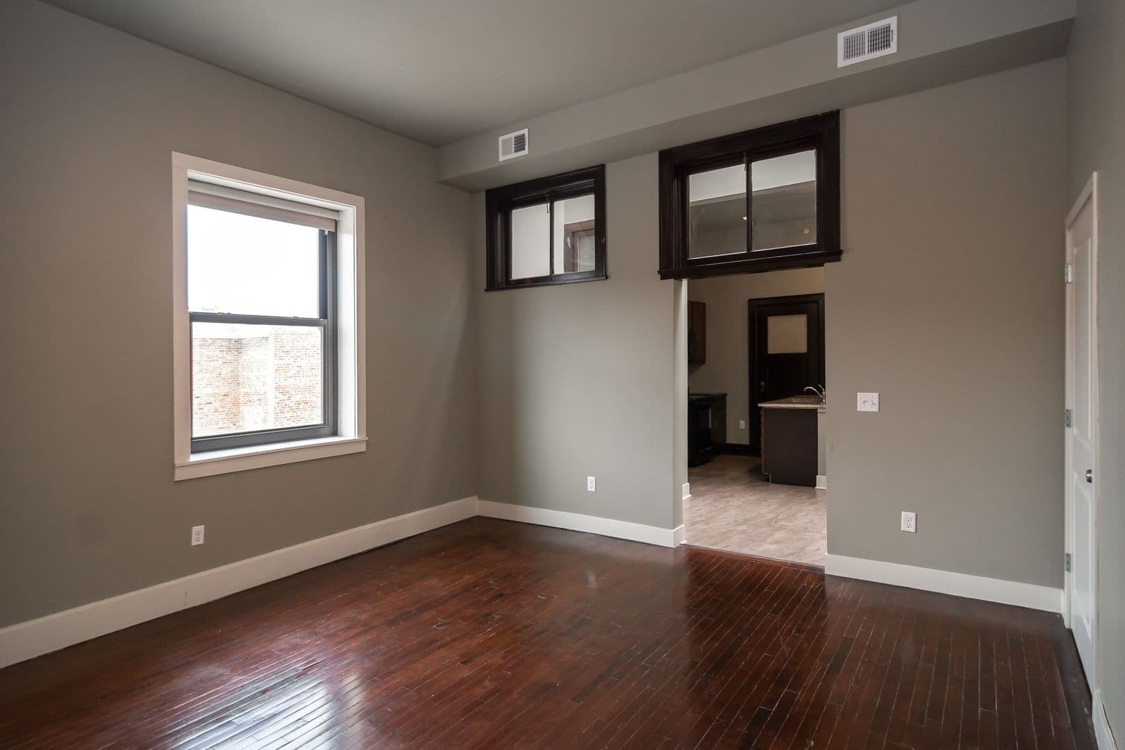 Omaha Apartment: 306 S 24th Street