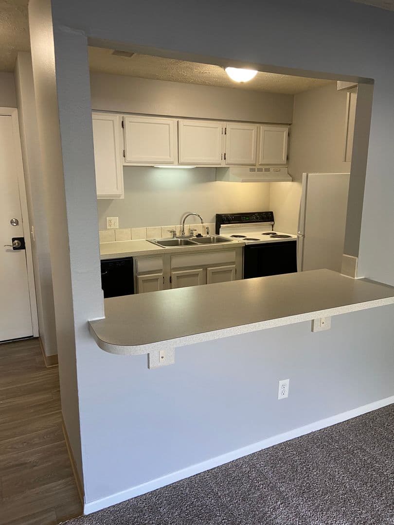 Omaha Apartment: 950 S 69th Street