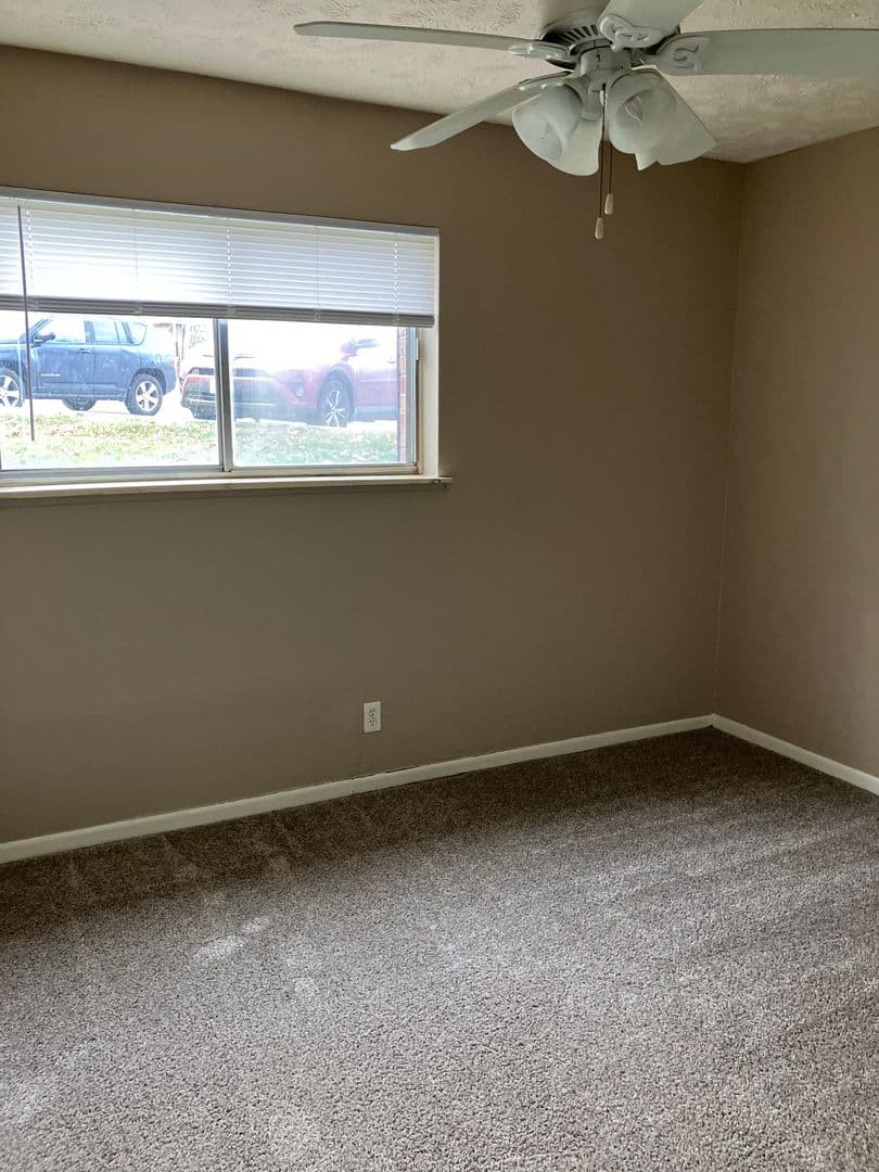 Omaha Apartment: 6917 Wright Plz
