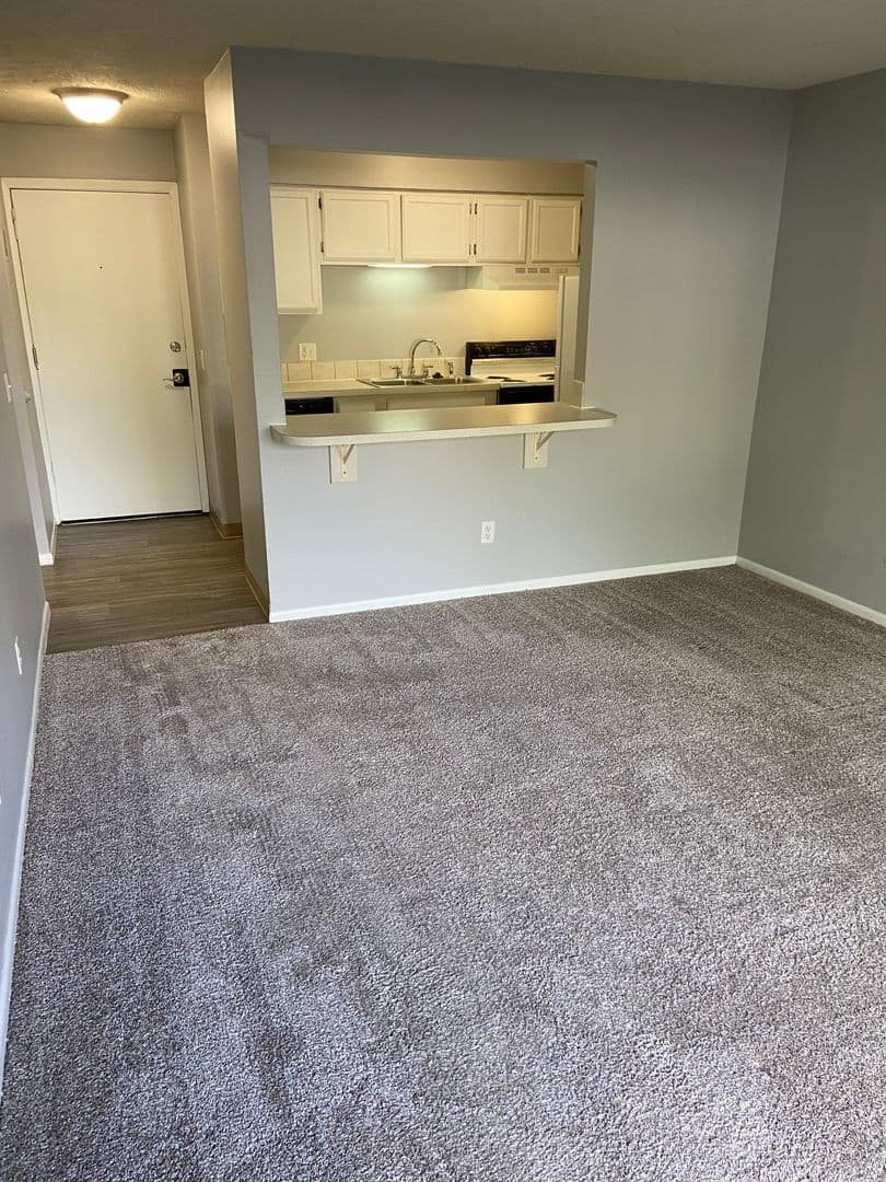 Omaha Apartment: 950 S 69th Street