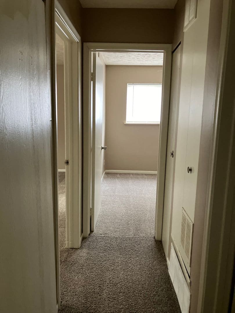Omaha Apartment: 6917 Wright Plz