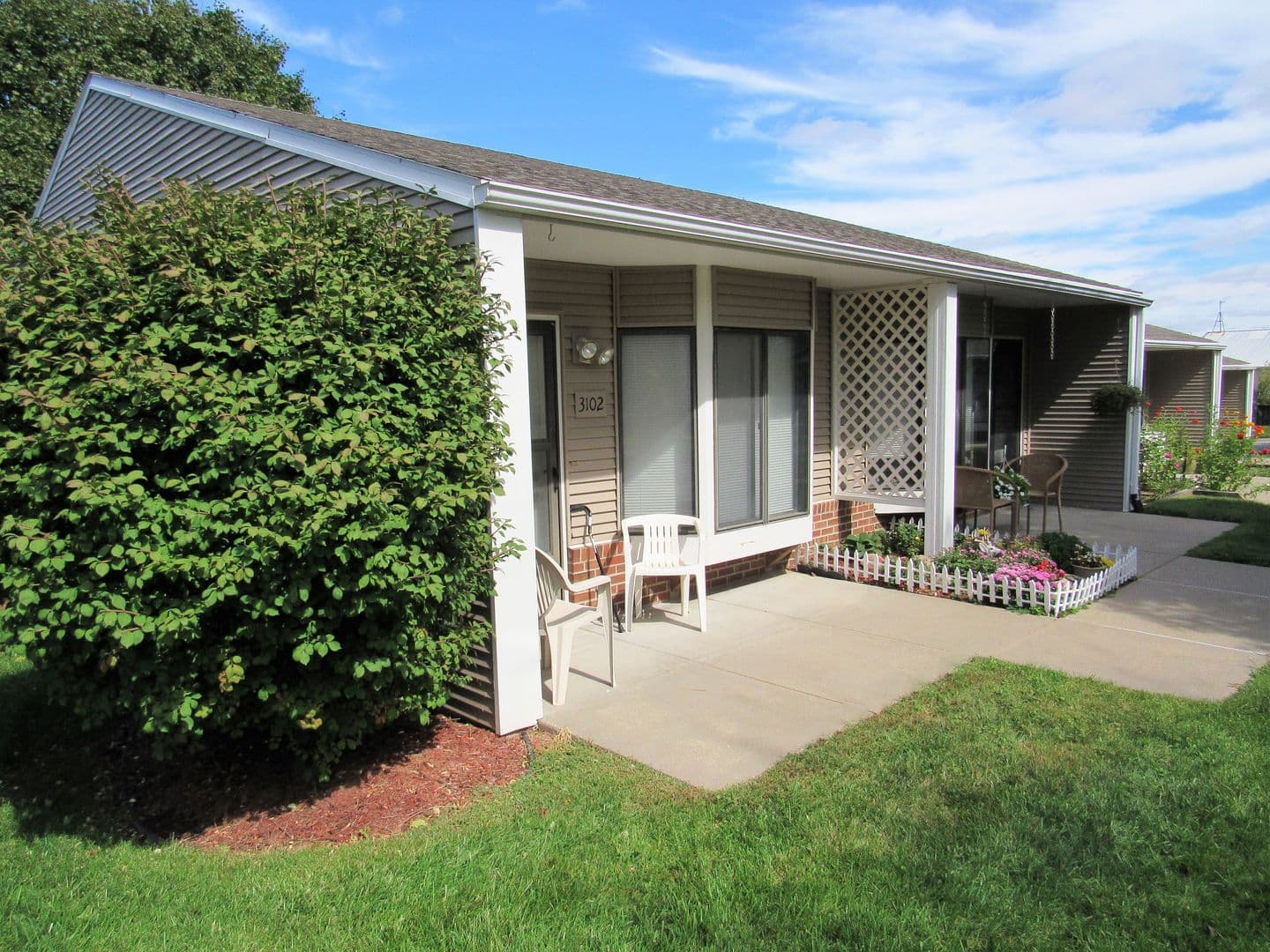 Omaha Apartment: 3222 S 68th Plaza