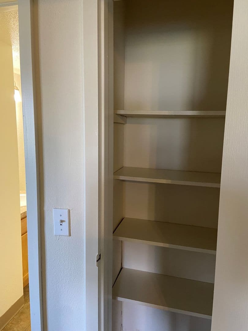 Omaha Apartment: 5806 S 141st Plz