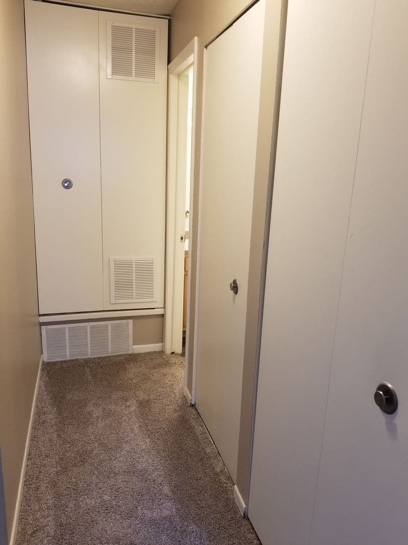 Omaha Apartment: 6917 Wright Plz