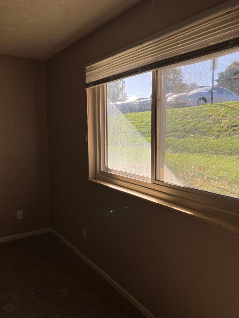 Omaha Apartment: 6917 Wright Plz