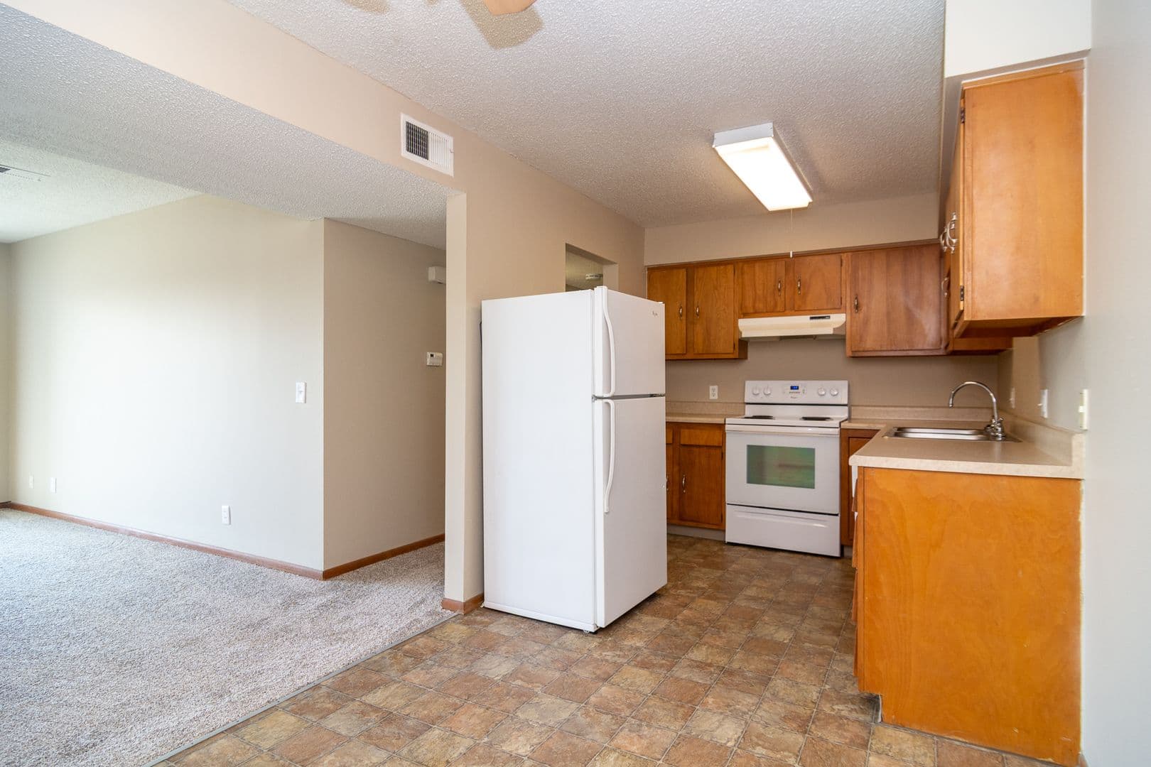 Omaha Apartment: 556 N 88th Plz