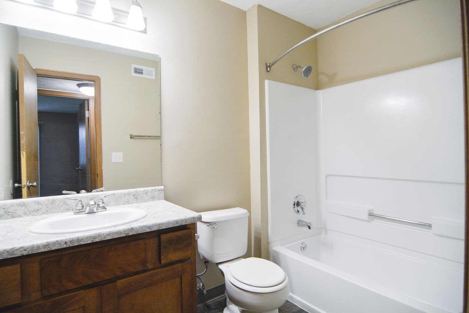 Bellevue Apartment: 14812 Normandy Blvd