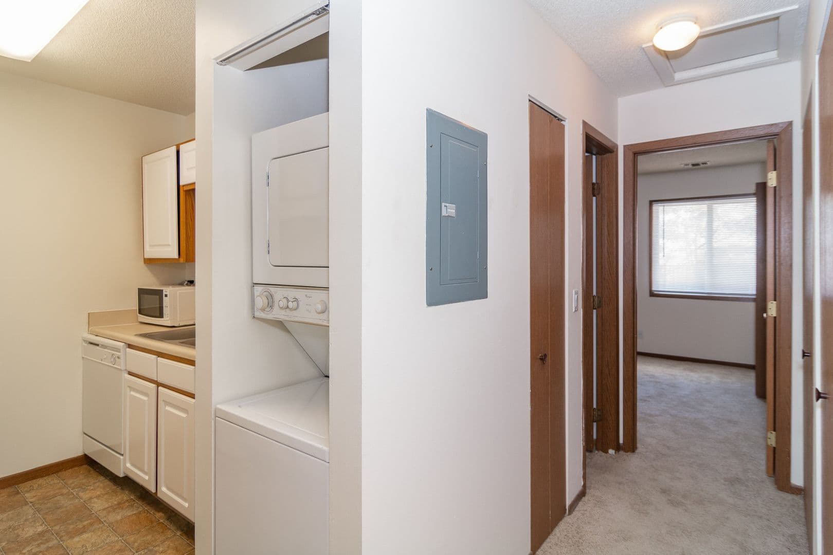 Omaha Apartment: 3222 S 68th Plaza