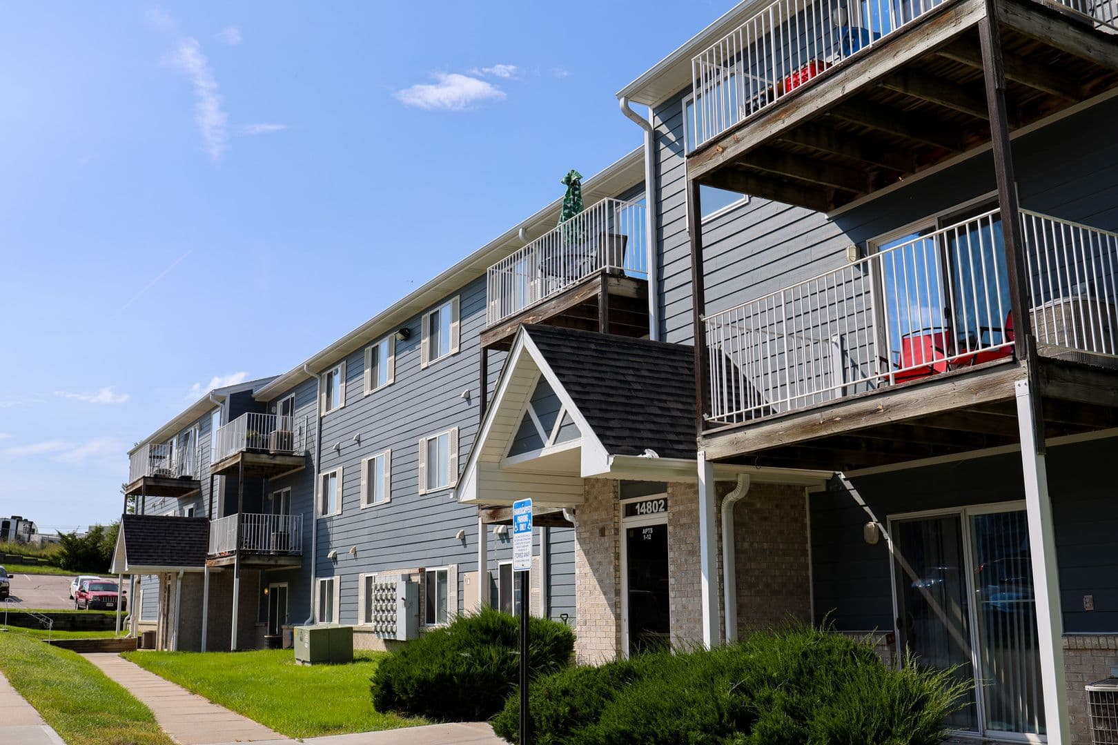 Bellevue Apartment: 14812 Normandy Blvd