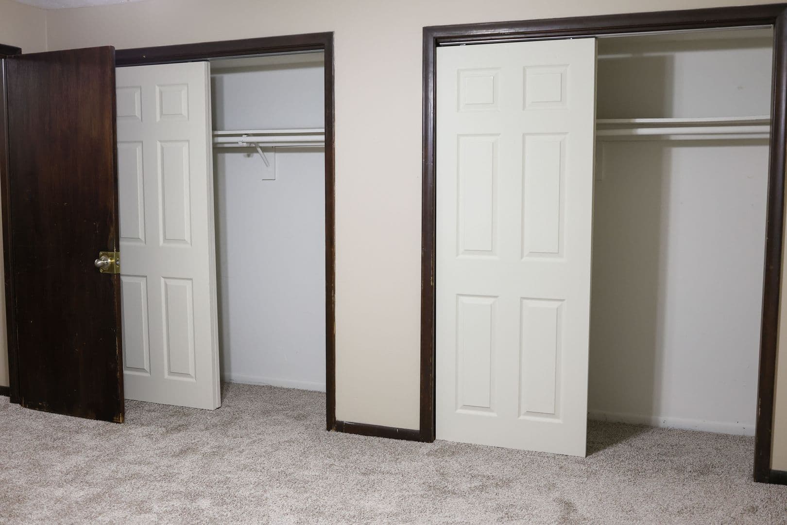 Omaha Apartment: 2323 Village Court