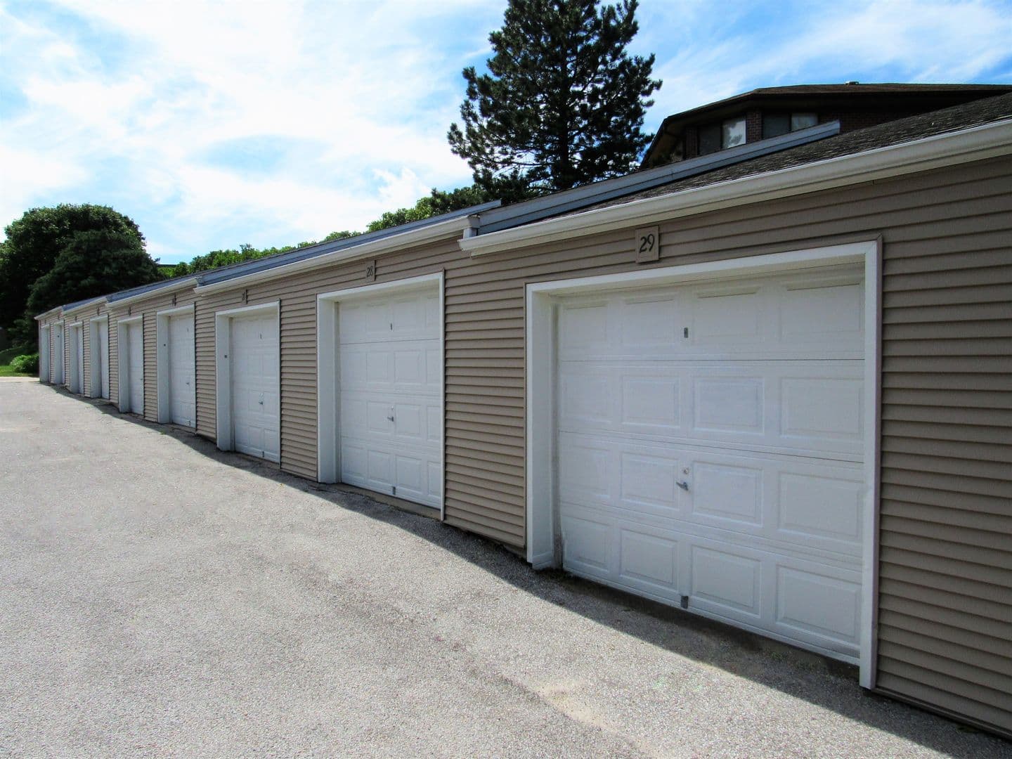 Omaha Apartment: 3222 S 68th Plaza