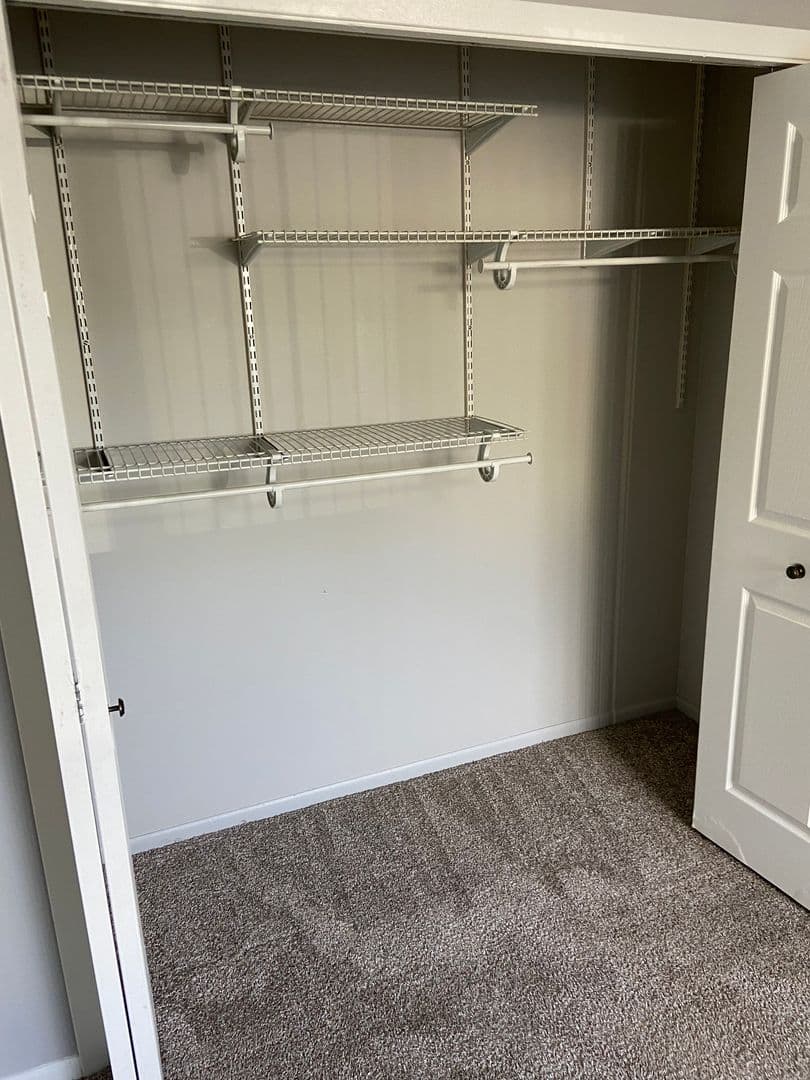 Omaha Apartment: 950 S 69th Street