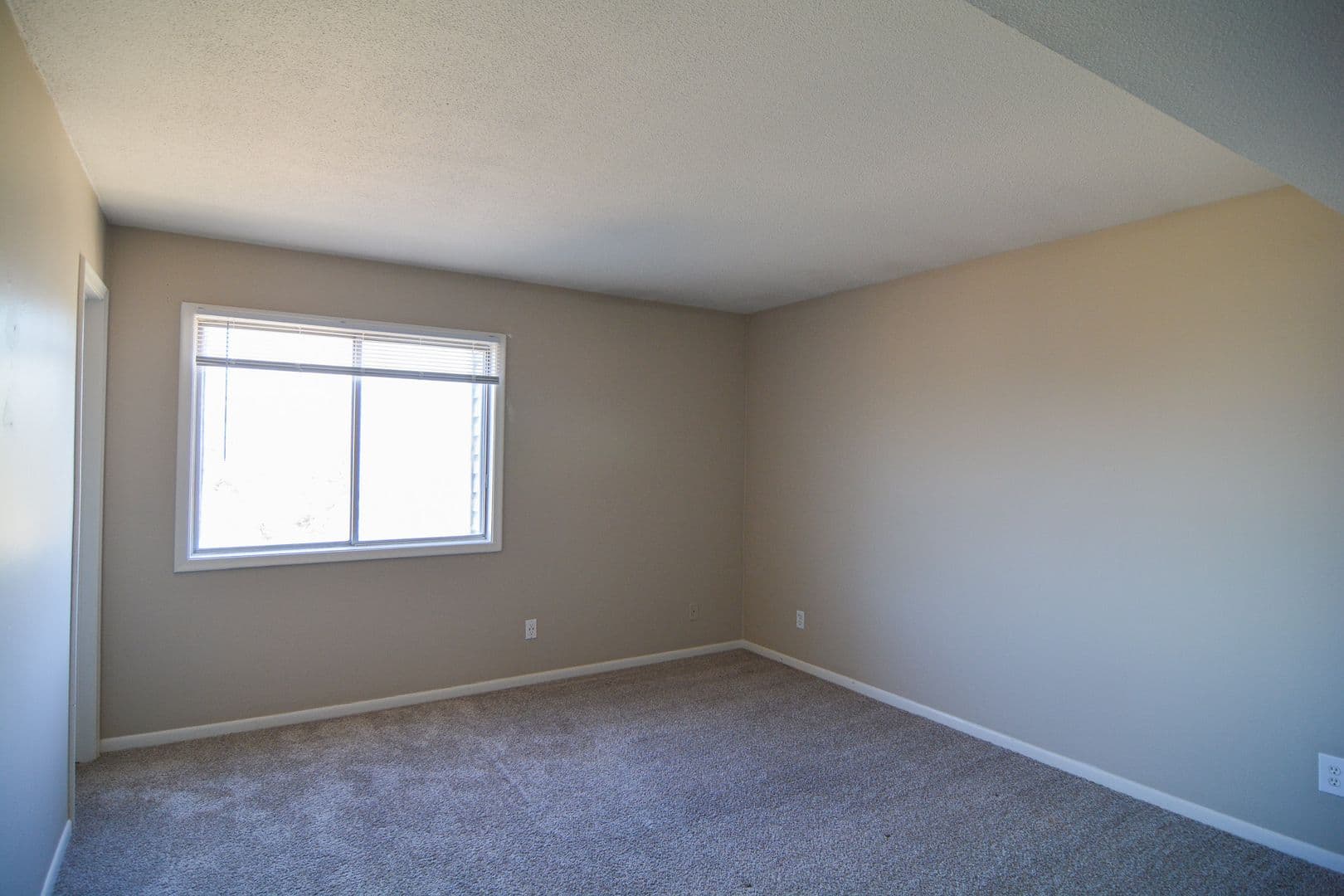 Omaha Apartment: 8500 Ohern