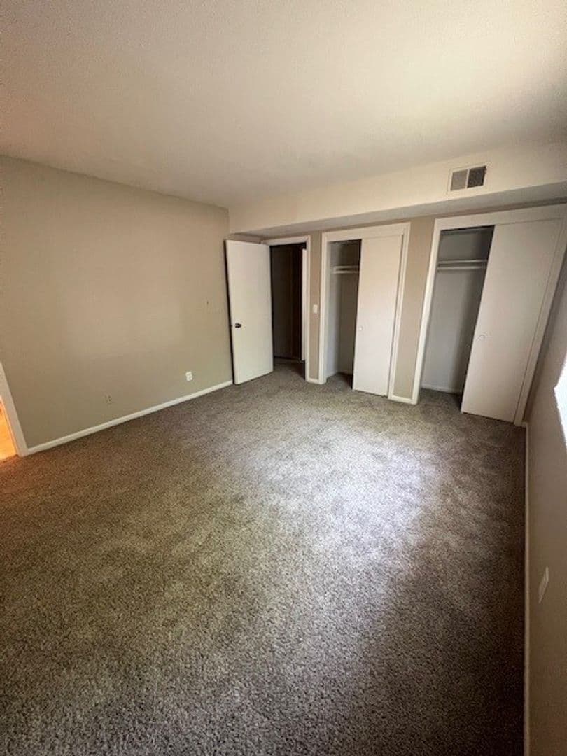Omaha Apartment: 8500 Ohern