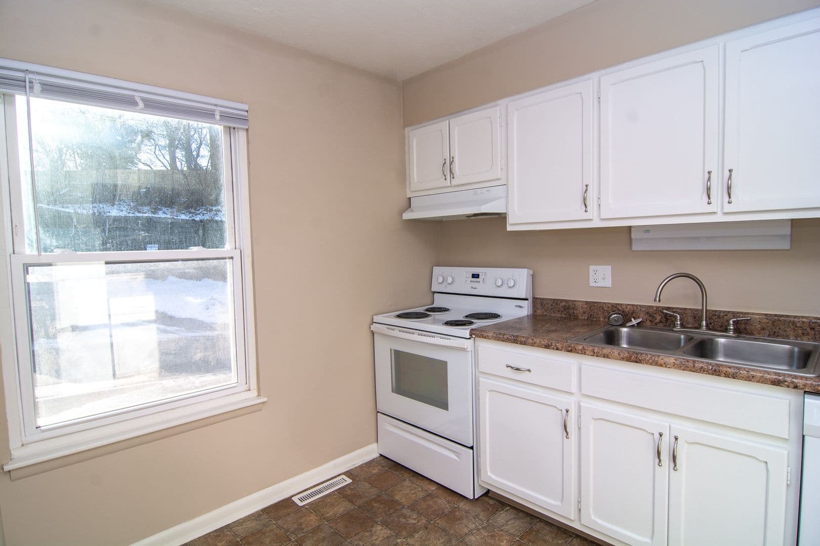 Omaha Townhome: 556 N 88th Plz