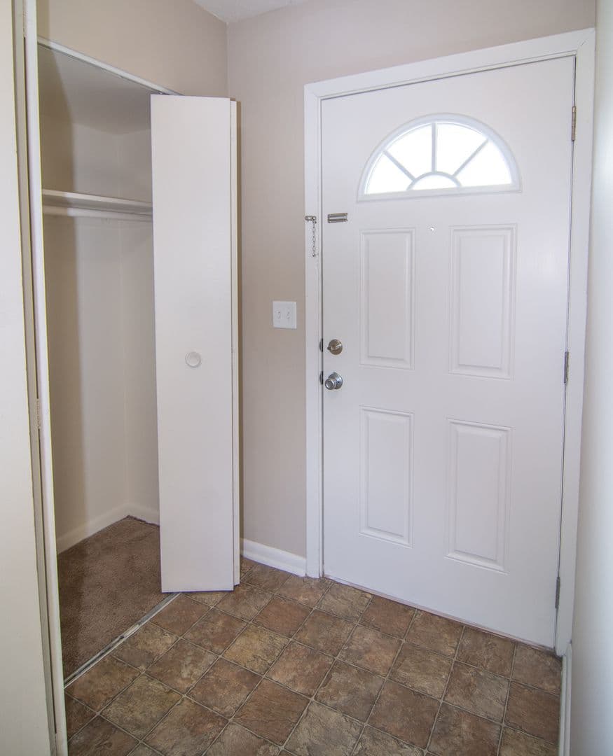 Omaha Townhome: 556 N 88th Plz