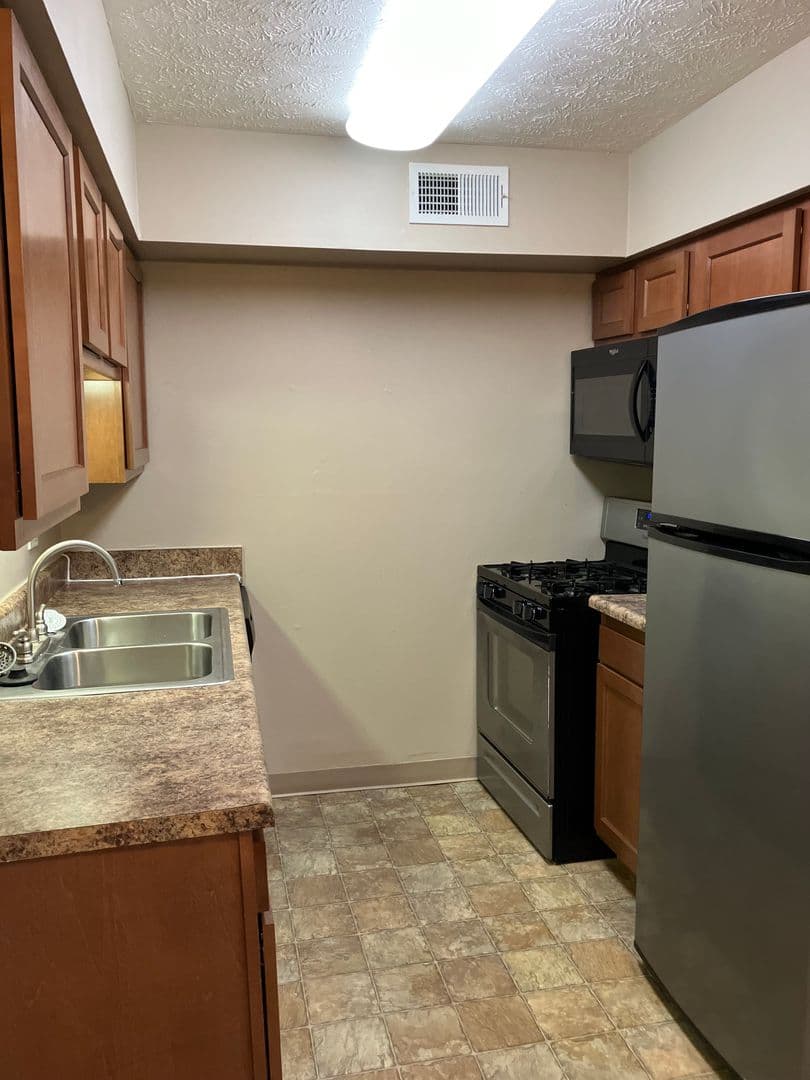 Omaha Apartment: 6917 Wright Plz