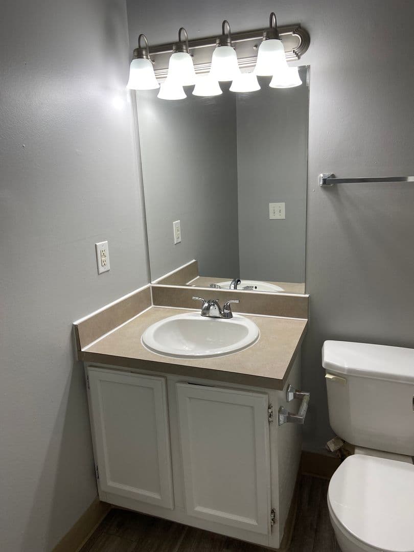 Omaha Apartment: 950 S 69th Street