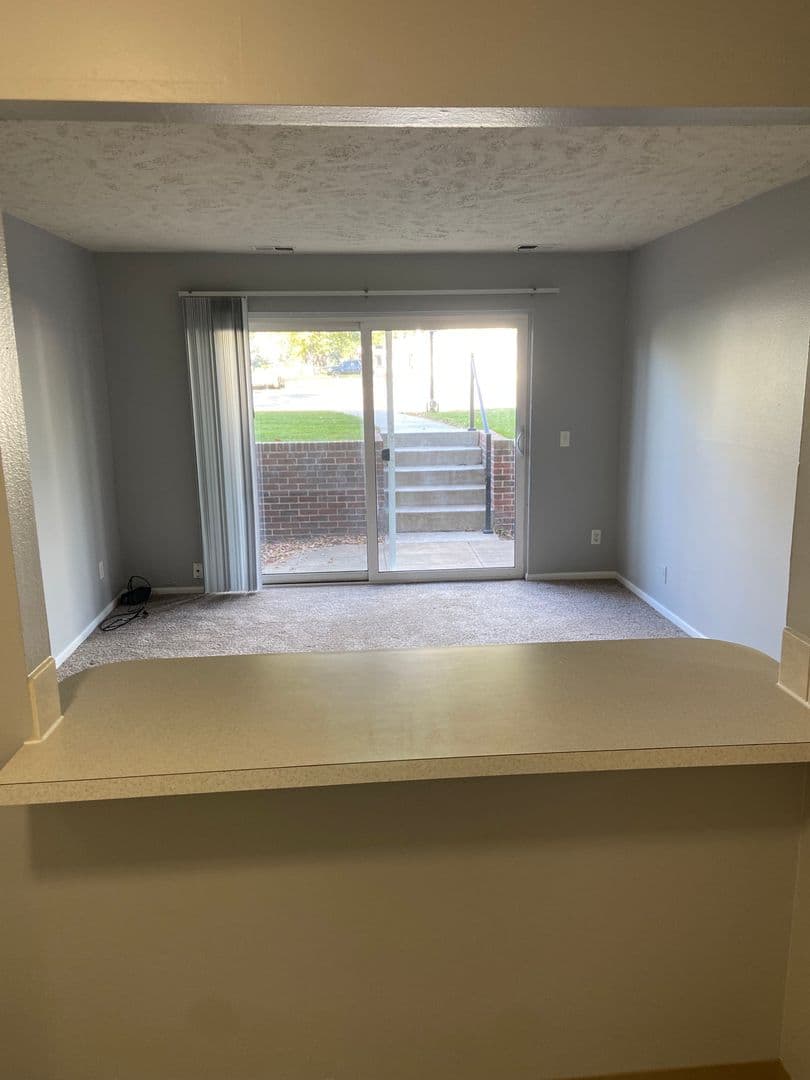 Omaha Apartment: 950 S 69th Street